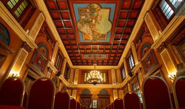 Sfarzoso, imponente, panoramico e simbolico:  il Palazzo della Provincia di Bari